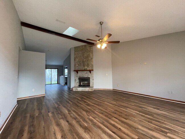 Foto del edificio - ** Coming Soon ** LARGE 4 BEDROOM IN ICW AREA