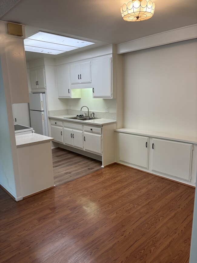 Building Photo - 2280 Via Mariposa W