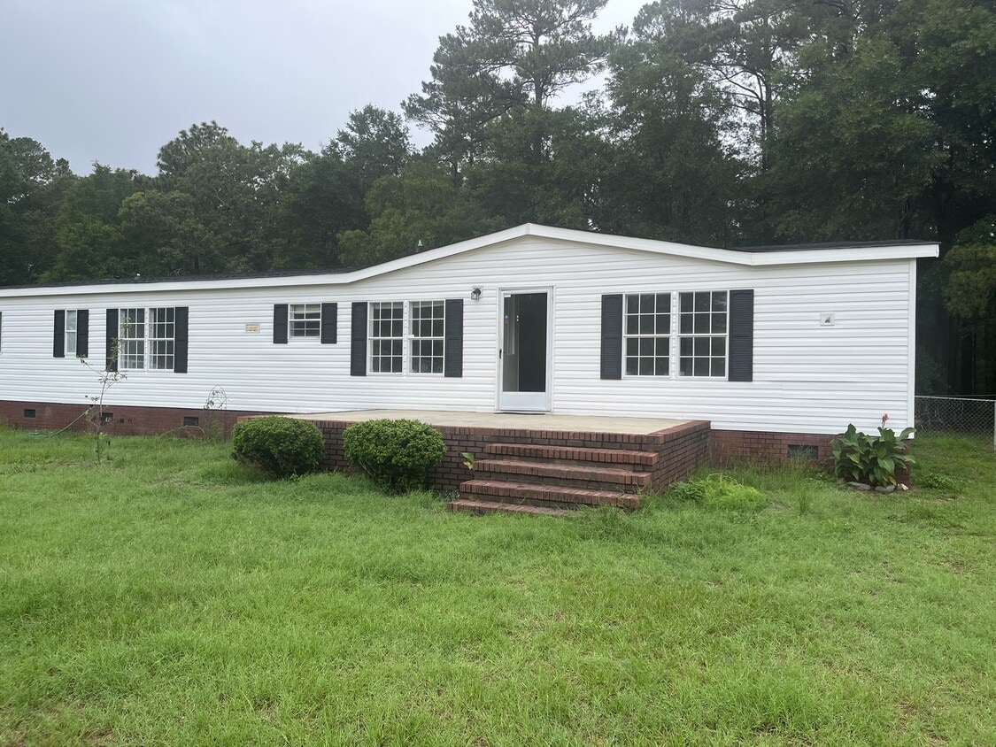 Front view of home and front porch - 1901 John Hall Rd