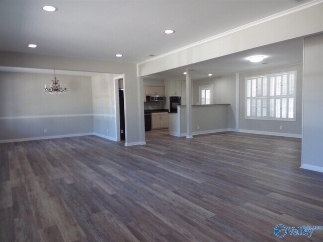 Building Photo - 213 Jones Valley Dr SW