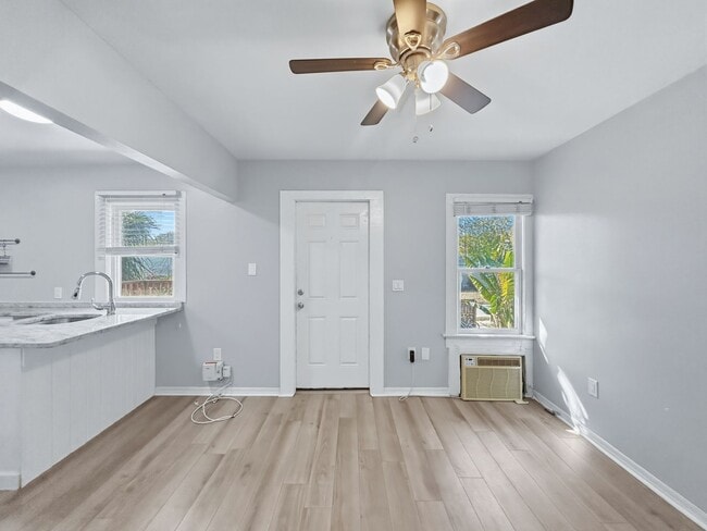 Building Photo - 1115 Highland St N