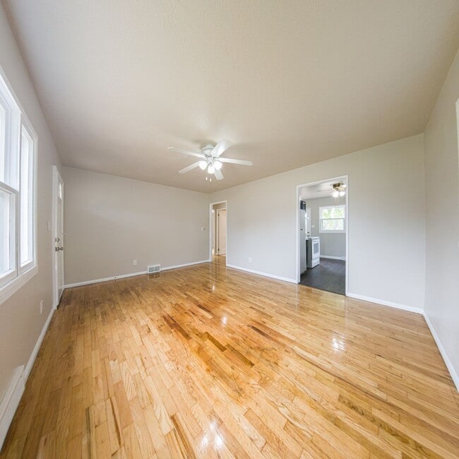 Foto del edificio - Updated 2 Bedroom 1 Bath with Large Backyard!