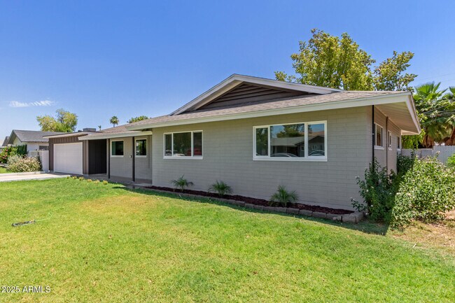 Foto del edificio - 1311 E 2nd Pl