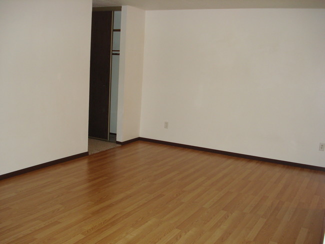 Building Photo - 5284 Greenfield Ave