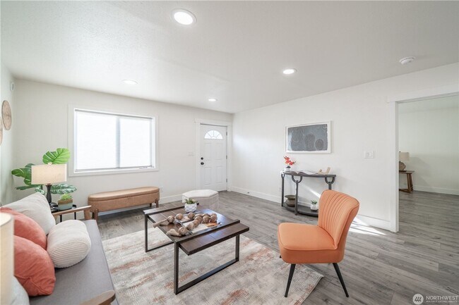 Foto del edificio - Cozy house close to amenities easy access to St Joe, Tacoma General