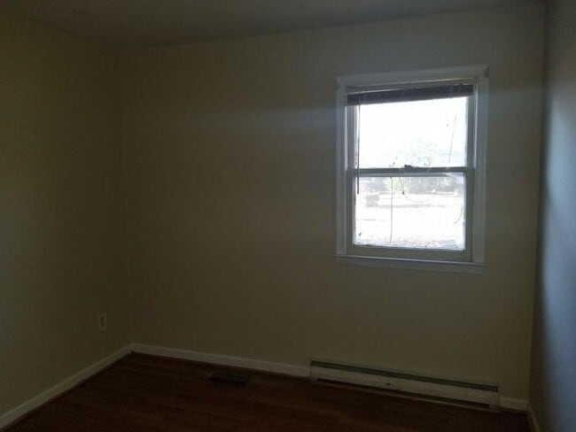 Building Photo - 3 Bedroom Ranch 2 Bath