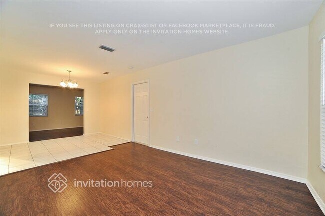 Foto del edificio - 3012 E Waters Ave