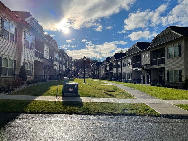 Foto del edificio - 708 W. Creek Lane