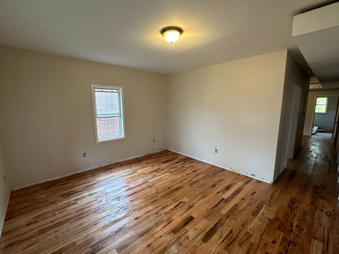 Building Photo - 9 Buck Street