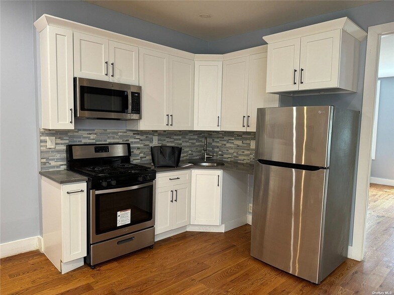 Foto principal - 331 Milford St