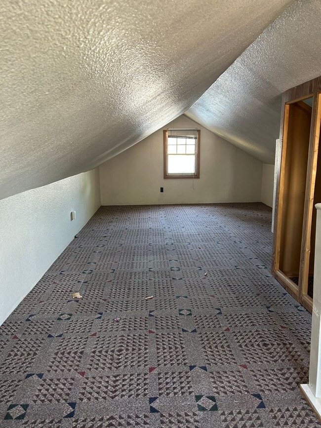 Building Photo - Cozy Single Family House for Rent