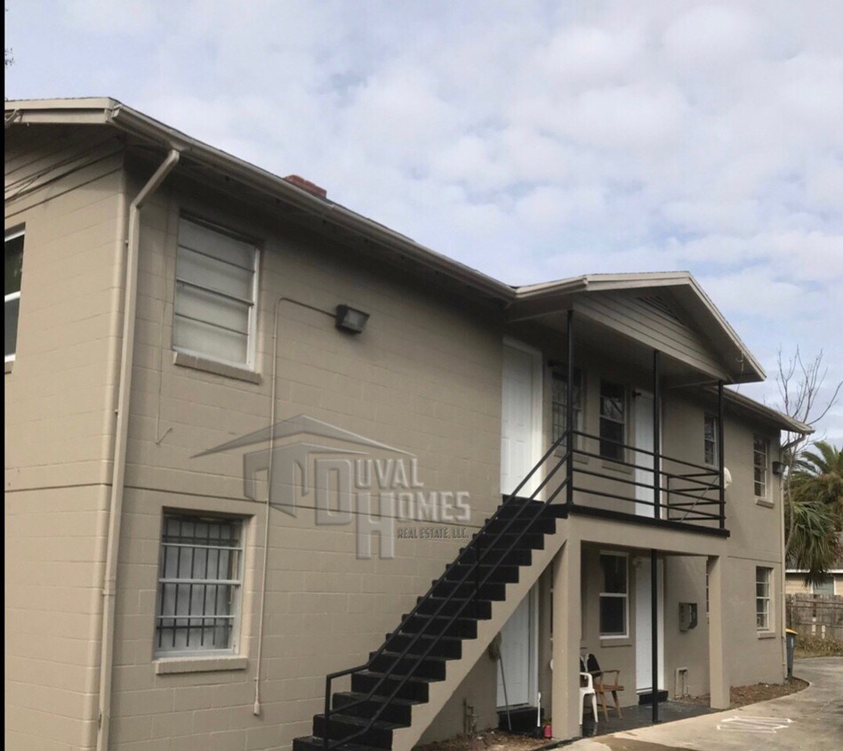 Foto principal - 1277 W 27th St