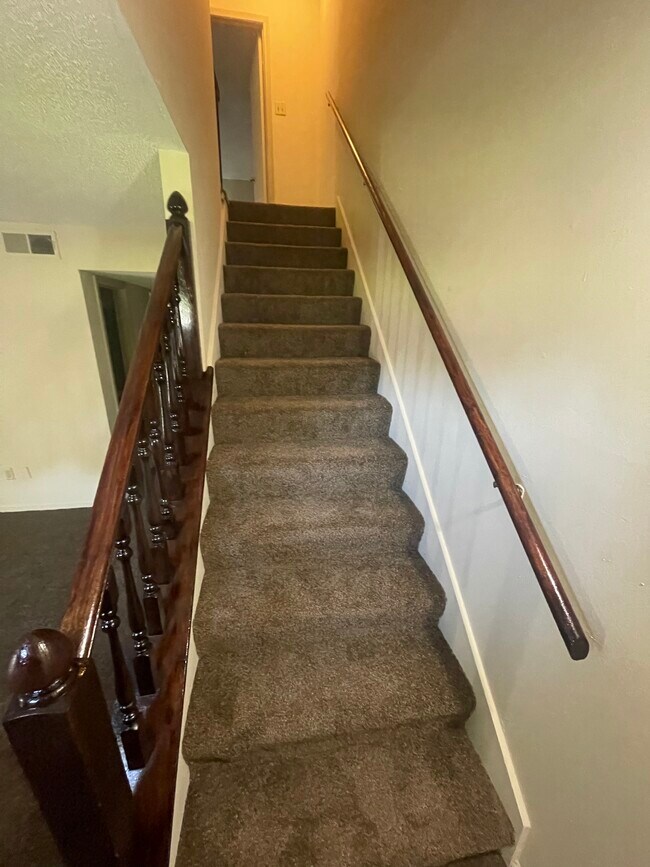 Foto del edificio - 2117-2117 7 Oaks Dr