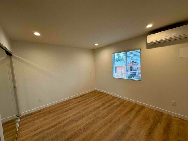 Foto del edificio - 3210 Van Dyke Ave