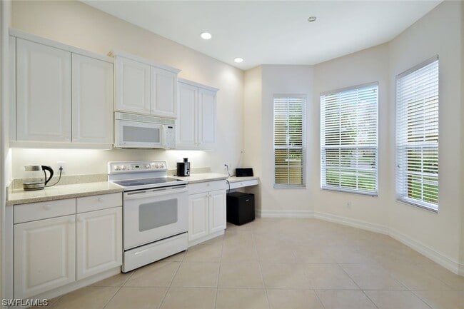 Building Photo - 5001 Maxwell Cir