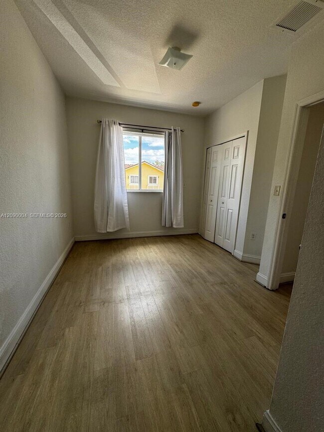 Foto del edificio - 3200 NW 5th Terrace