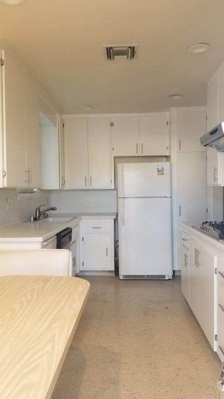 Foto del edificio - 6851 Wilbur Ave