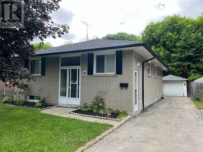 Building Photo - 30 Oakridge Dr
