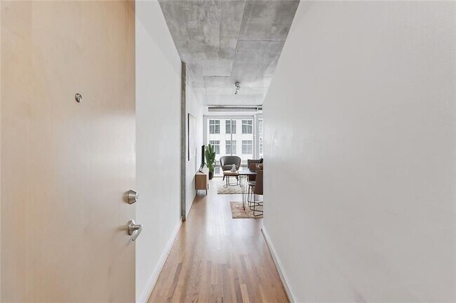 Building Photo - 943 Peachtree St NE