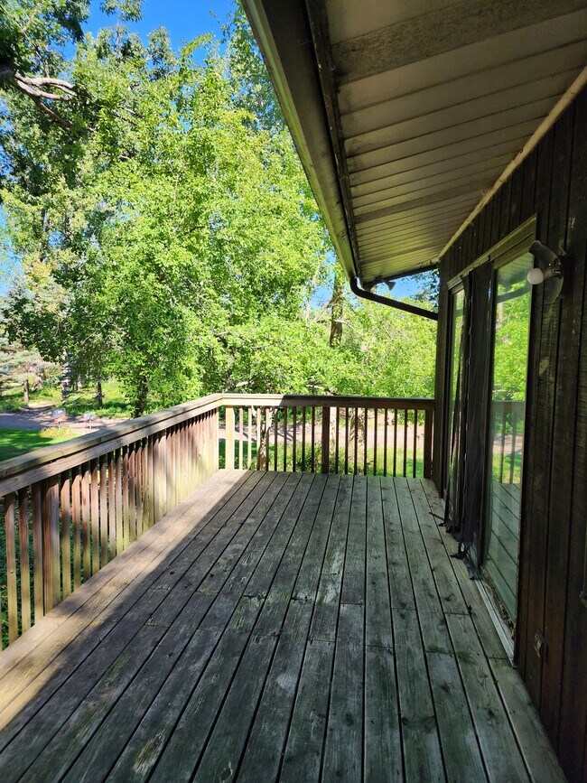 Foto del edificio - 5630 Pineridge Ln