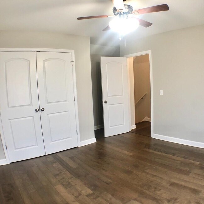 Building Photo - 66 S Mountain Dr