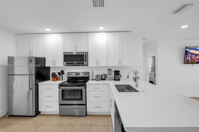 Foto del edificio - 2 bedroom in Dania Beach FL 33004