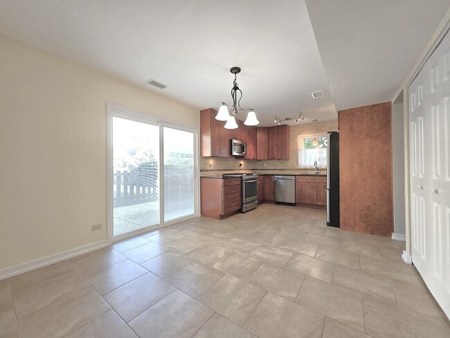 Building Photo - 4946 Somerton Dr