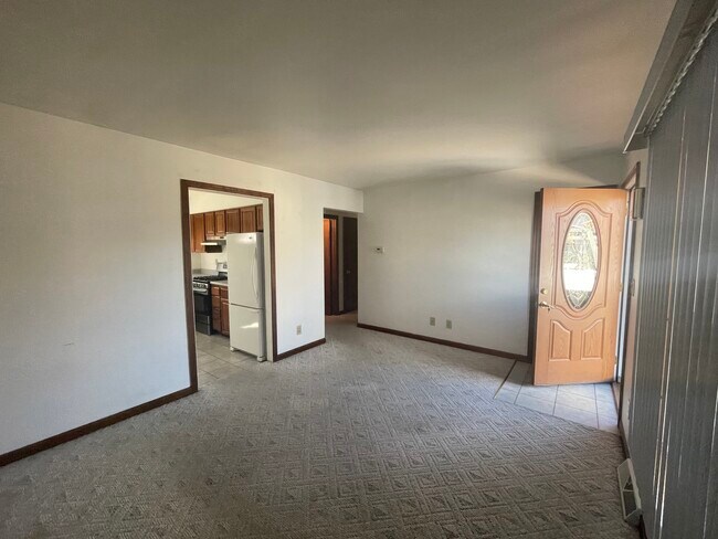 Building Photo - 27 Elm Ln