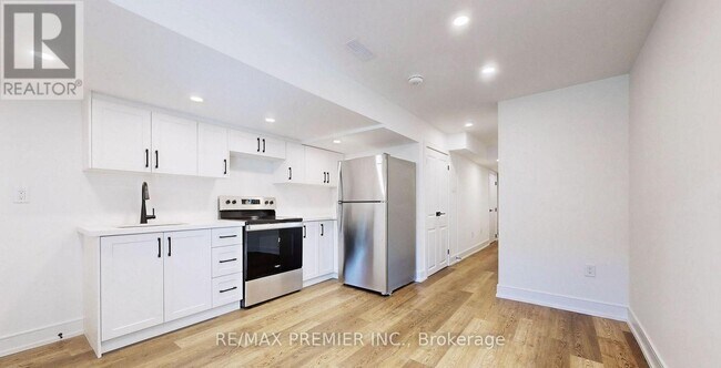 Building Photo - 208 McRoberts Ave