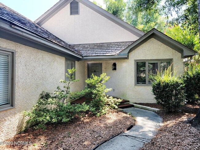 Building Photo - 1811 Prestwick Close