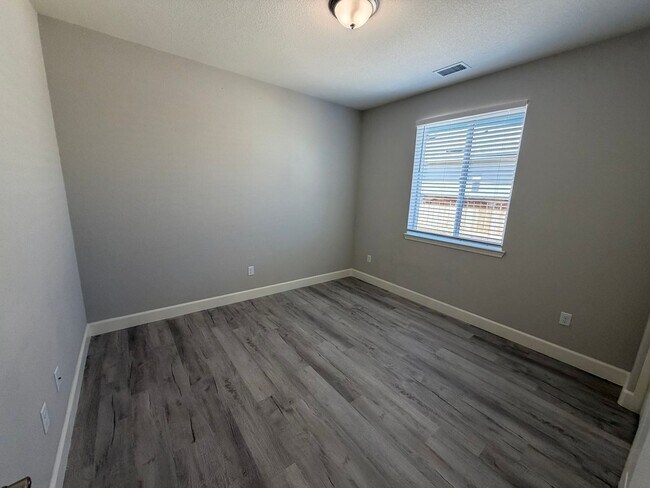 Foto del edificio - 3 bed/ 2 bath Reno home available in the Wild Stallion Estates