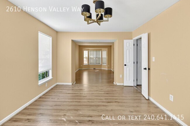 Building Photo - 2610 Henson Valley Way