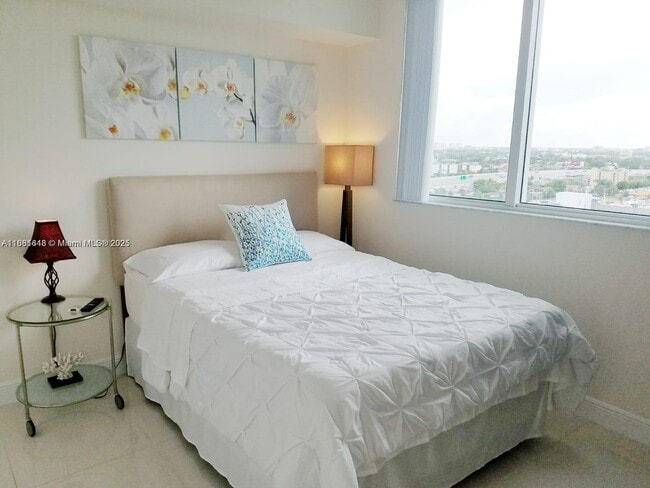 Foto del edificio - 1871 NW S River Dr