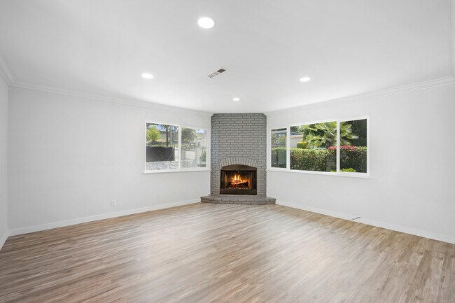 Building Photo - 575 Winona Way