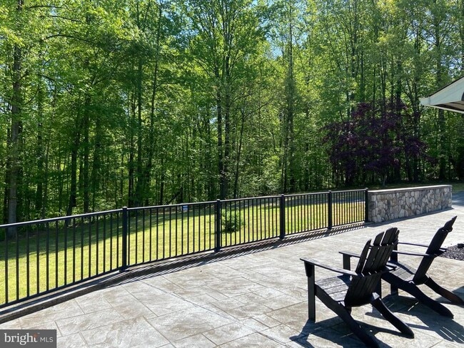 Building Photo - 1251 Hinton Dr