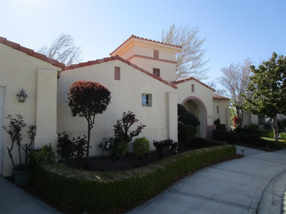 Primary Photo - 11396 Country Club Dr