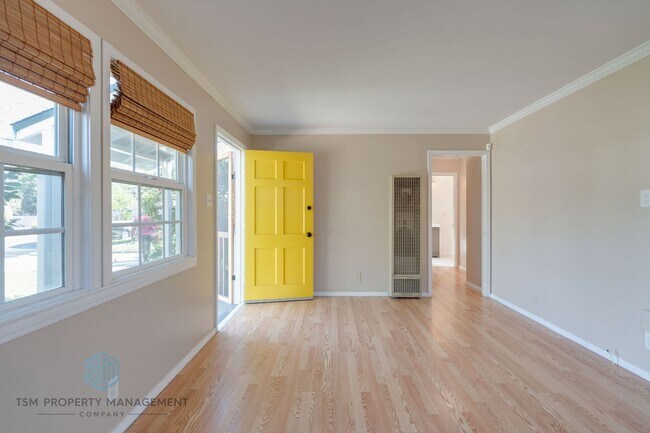 Building Photo - Beautiful 2 Bed 1 Bath Front Unit in the Serene Neighborhood of San Dimas!
