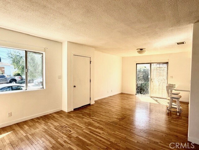 Foto del edificio - 964 W 2nd St