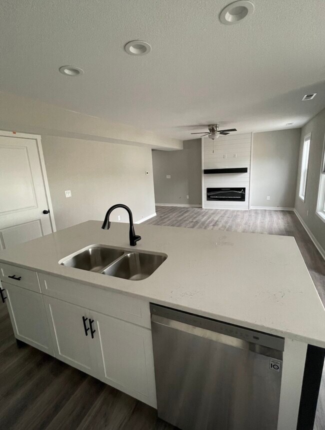 Foto del edificio - 5711 NW 54th Ct