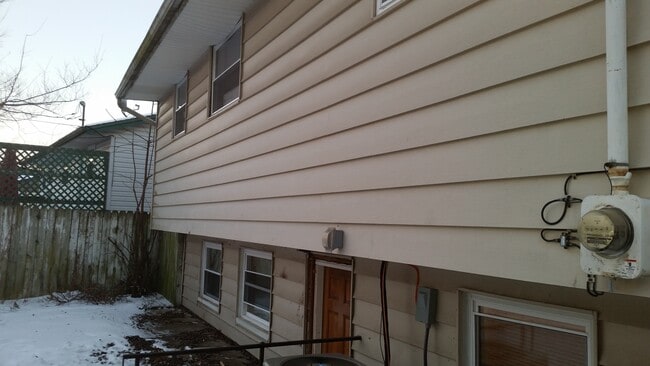 Building Photo - 3900 Lynward Rd