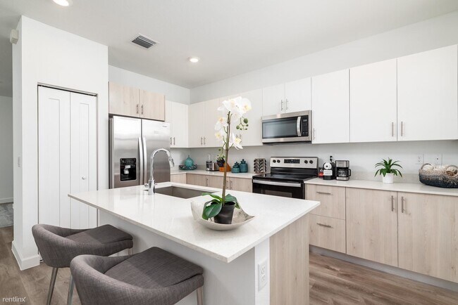 Building Photo - 2 br, 2.5 bath Townhome - 4095 Sunset Way