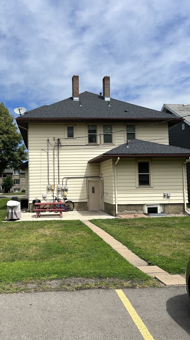 Building Photo - 315 Belgrade Ave
