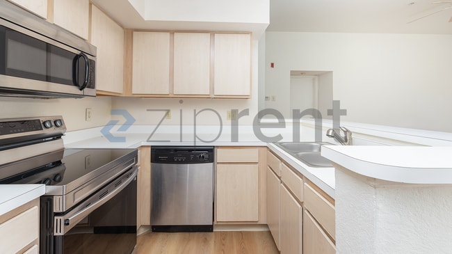 Building Photo - Unit 931