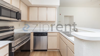 Building Photo - Unit 931
