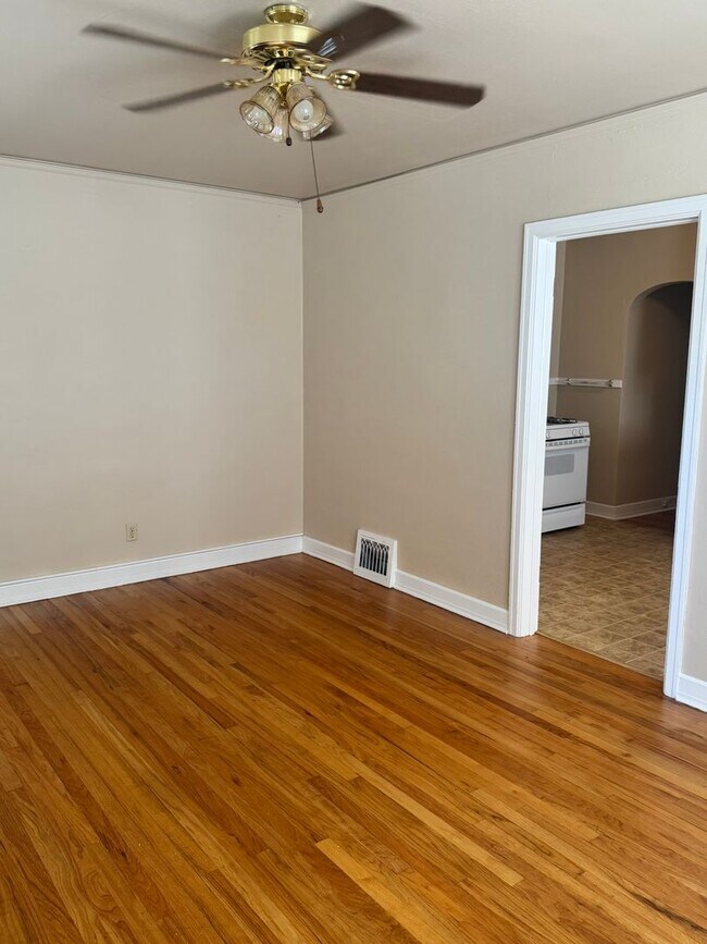 Foto del edificio - 1504 E 19th St