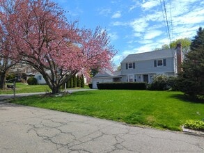 Building Photo - 28 Deerfield Dr