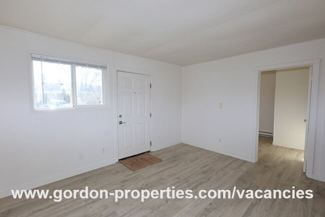 Building Photo - SE Arista Dr - Single level 1 bedroom apartment with den/office in the heart of Oak Grove