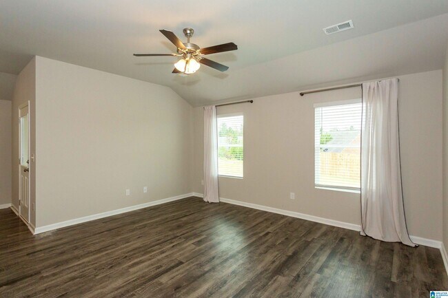 Building Photo - 140 Highland View Dr