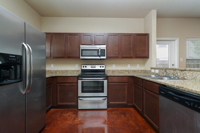 Building Photo - 545 Advantage Dr