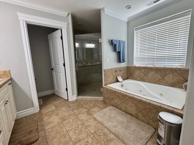 Foto del edificio - 130 Ridge Dr